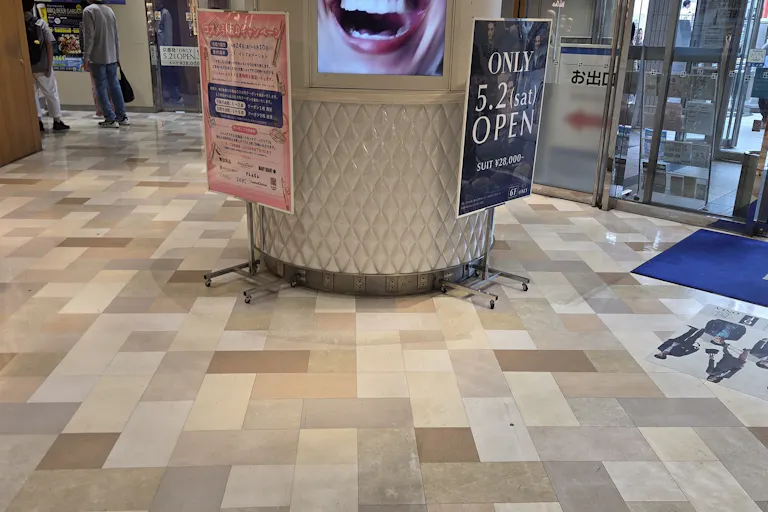 【アトレマルヒロ】当館メイン入店口そば、トラフィック抜群の2F区画です。の画像3