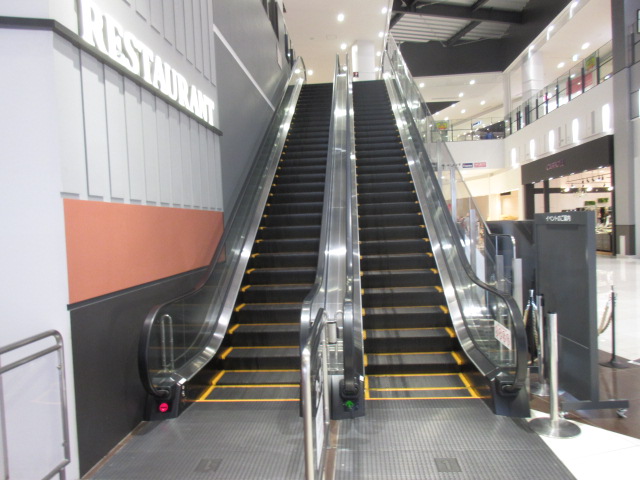 【イオンモール木更津】ｴｽｶﾚｰﾀｰ手すり