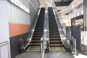 【イオンモール木更津】エスカレーター手すり