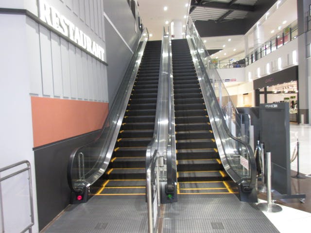 【イオンモール木更津】エスカレーター手すり