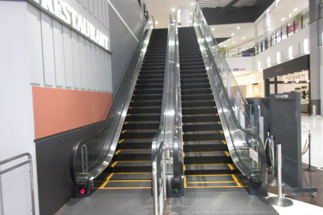 【イオンモール木更津】エスカレーター手すり