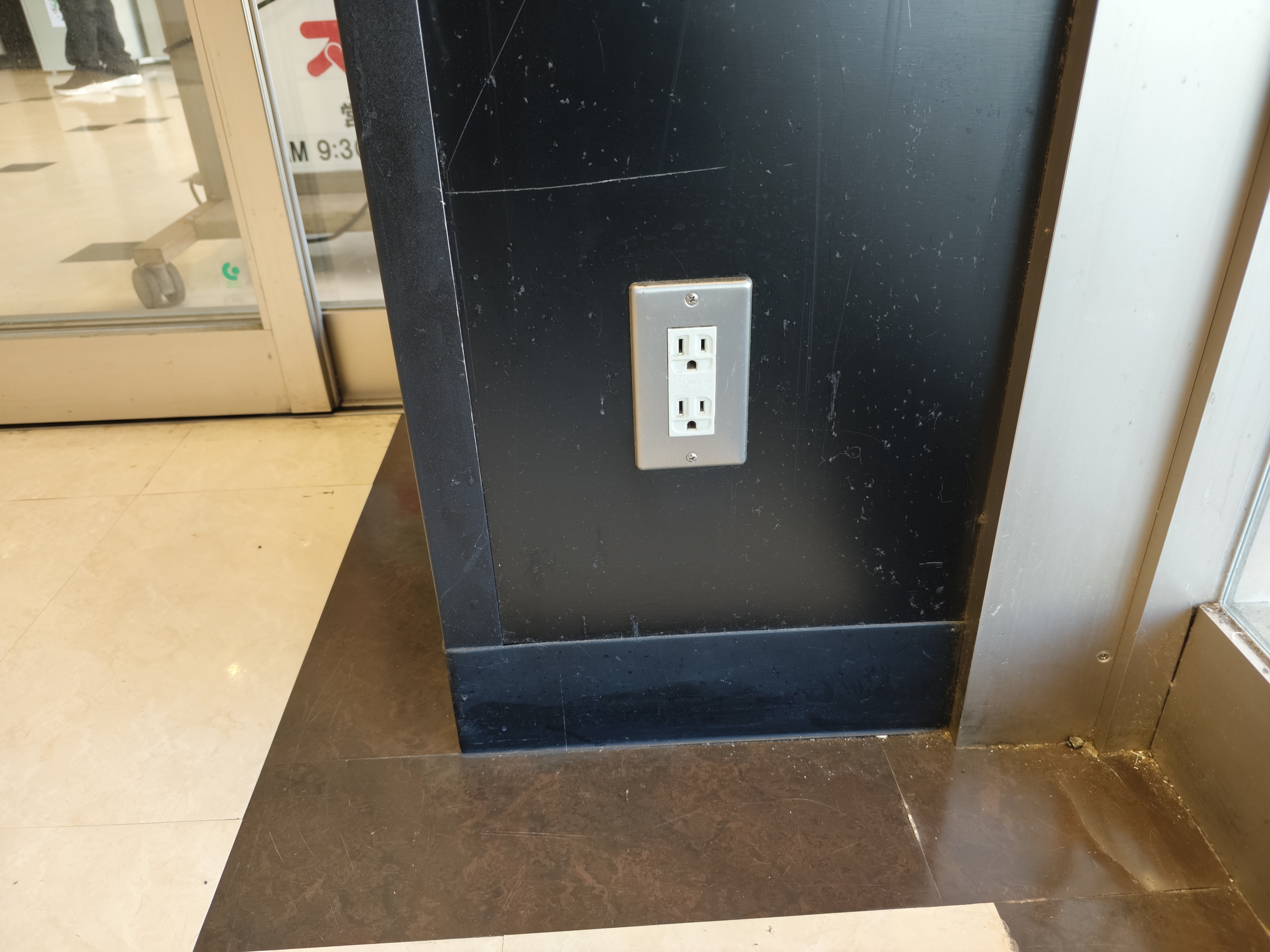 【スピナ穴生中央店】1Fエスカレーター昇降場前 販促プロモーションや物販に最適なスーパー店内催事イベントスペースの画像6