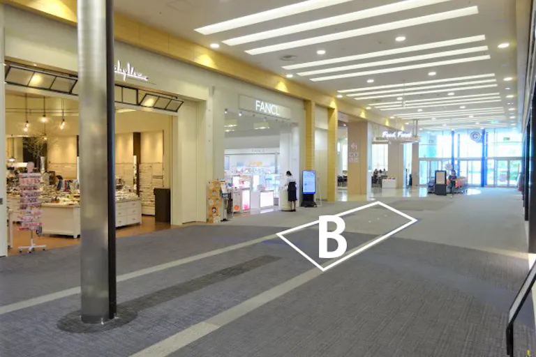 【イオンモール木曽川】1F中央入口前Bの画像1