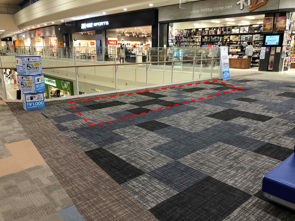 イオンモール大牟田】センターコート寄りブリッジ - ショップカウンター