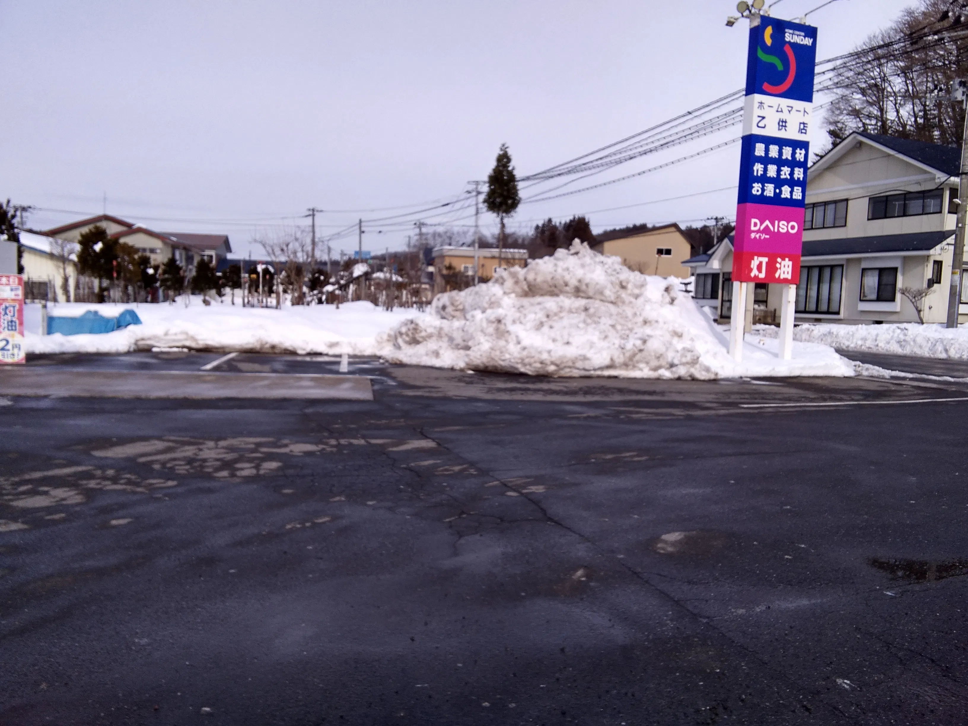 【ホームマート乙供店】屋外駐車場 キッチンカーの出店に最適なホームセンター内駐車場の屋外イベントスペース