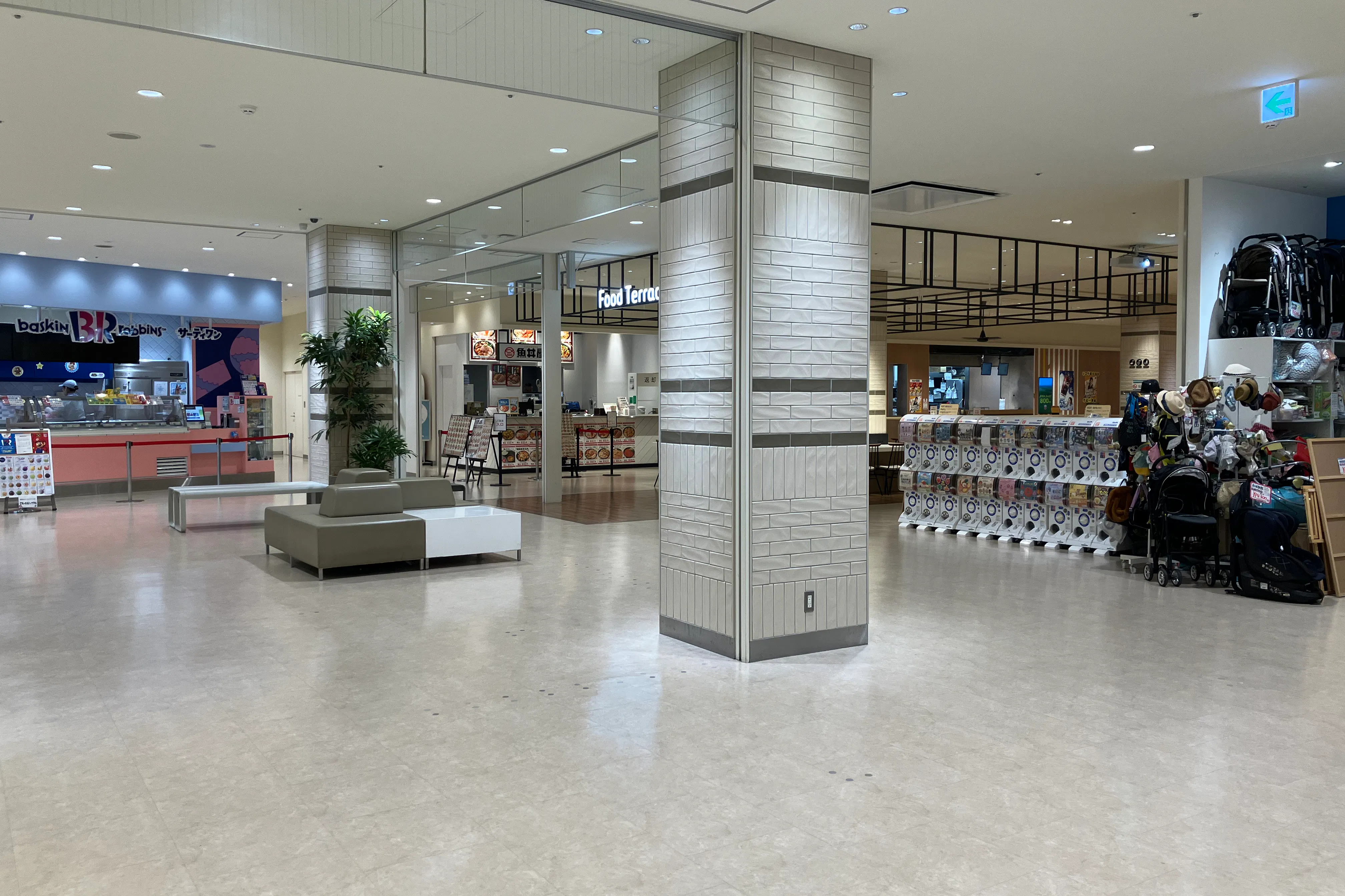 【SOCOLA南行徳】2階エレベーター前 物販、食物販のポップアップストアや販促プロモーションに最適なファミリー向け催事イベントスペース