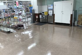 【西友 ピア・タウン店】1階レジ横 プロモーション用途や物販、食物販のポップアップストアに最適なスーパー店内催事イベントスペース