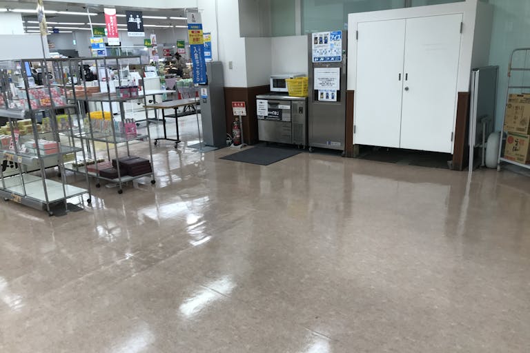 【西友 ピア・タウン店】1階レジ横 プロモーション用途や物販、食物販のポップアップストアに最適なスーパー店内催事イベントスペースの画像2