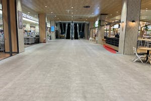 【フルルガーデン八千代】飲食・食物販に最適な地域密着型ショッピングモール内1階出入り口近くのイベントスペース