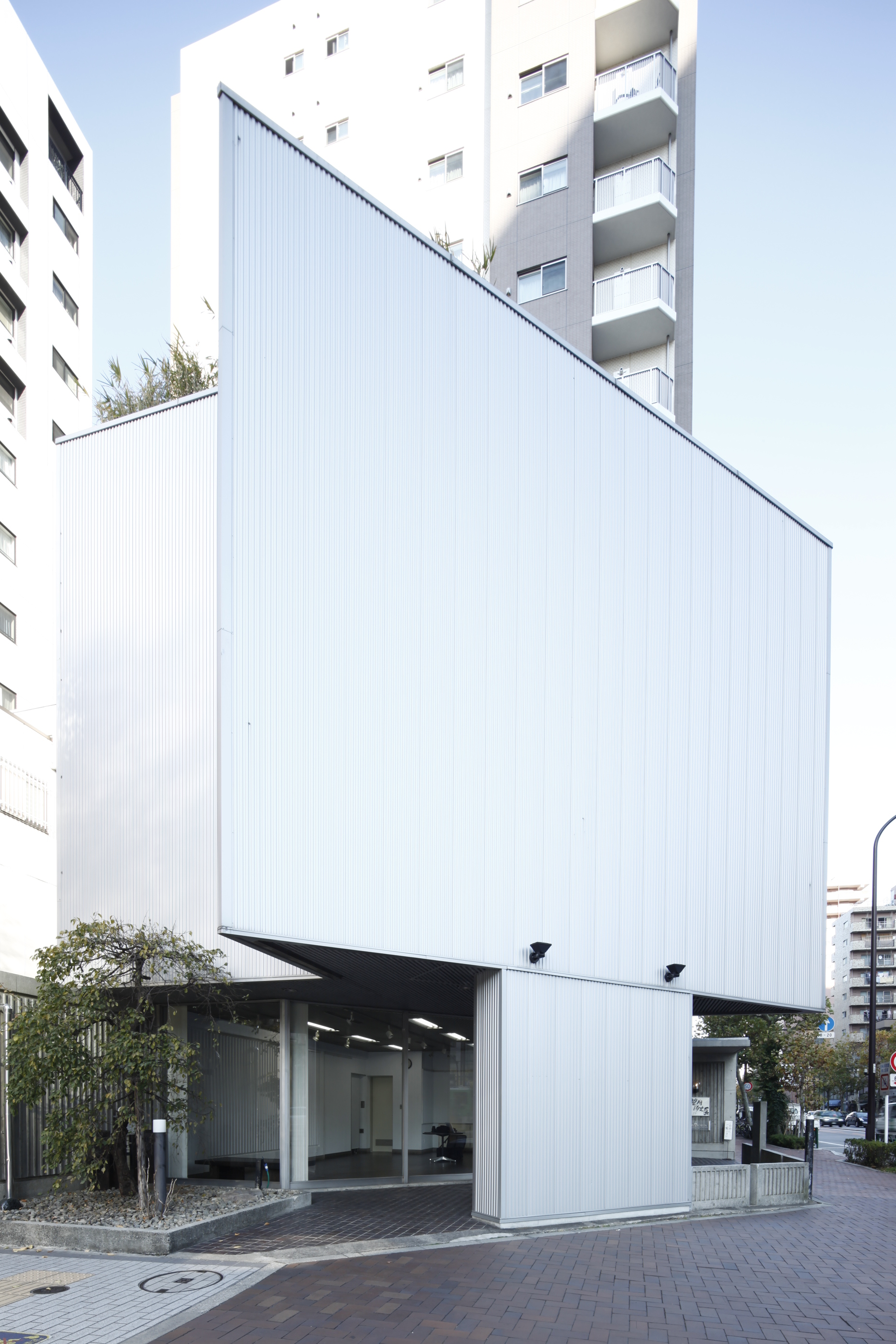 【浜町駅4分／1F】個展・グループ展等のアート展やアパレル展示会、ポップアップストアに最適なアクセス環境の良いギャラリースペース