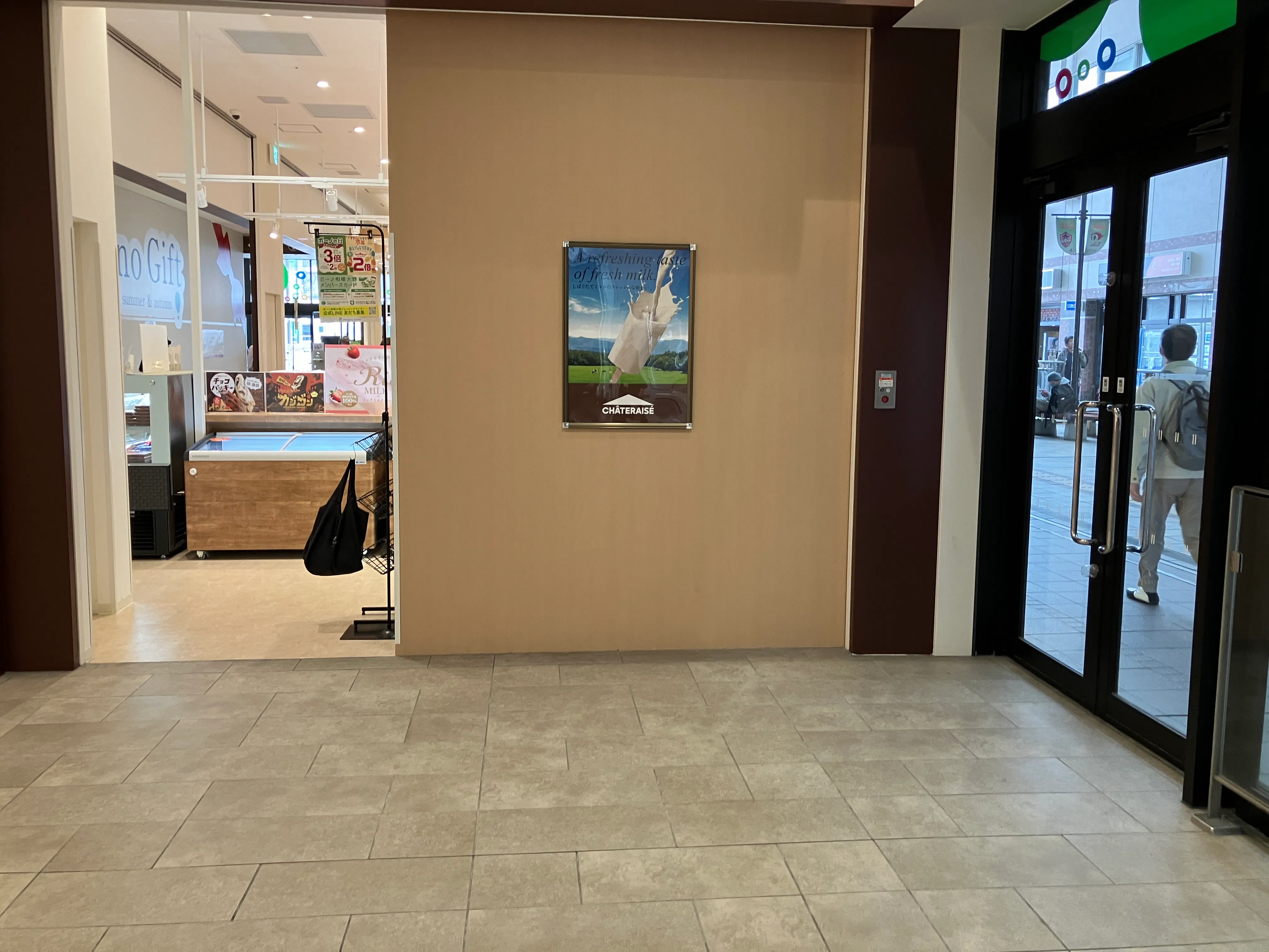 【ボーノ相模大野ショッピングセンター】2階上りエスカレーター前 販促プロモーションに最適な催事イベントスペース