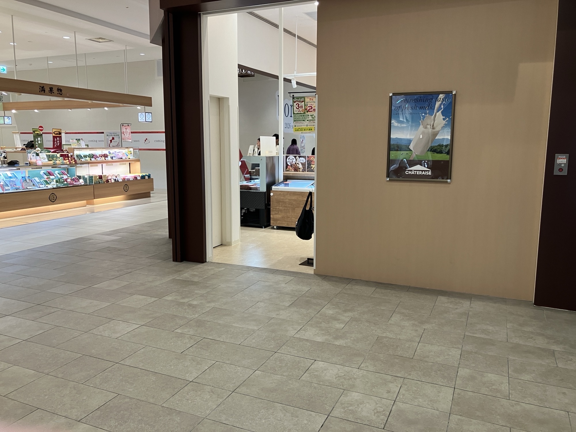 【ボーノ相模大野ショッピングセンター】2階上りエスカレーター前　販促プロモーションに最適な催事イベントスペース