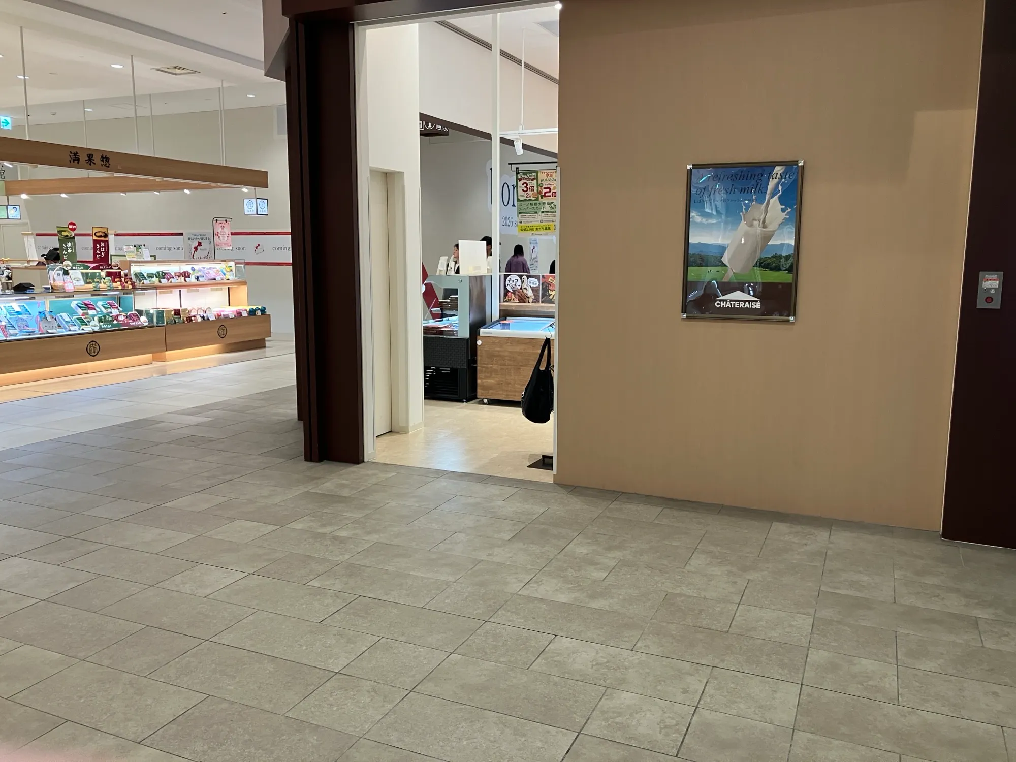 【ボーノ相模大野ショッピングセンター】2階上りエスカレーター前　販促プロモーションに最適な催事イベントスペース