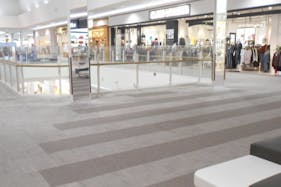 【イオンモール都城駅前】【都城駅前】中央(アイクロック前)ブリッジ