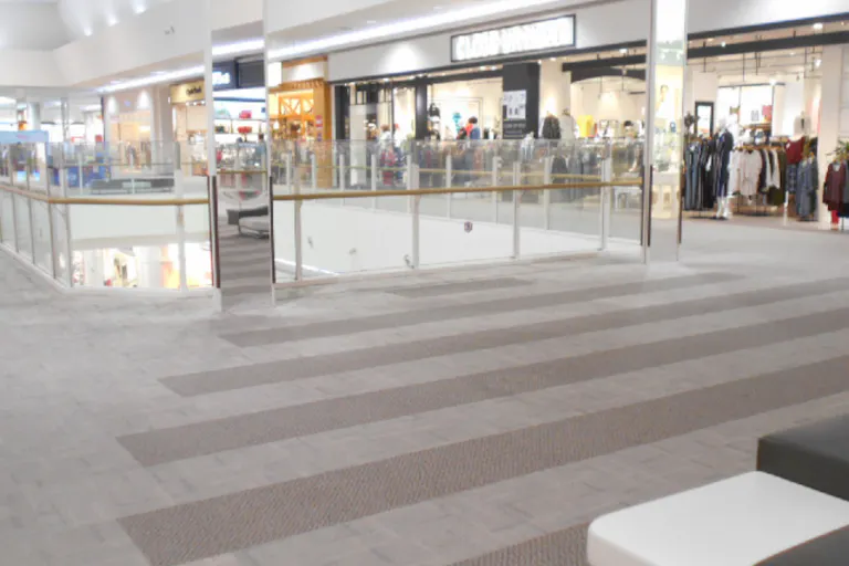 【イオンモール都城駅前】【都城駅前】中央(アイクロック前)ブリッジの画像1