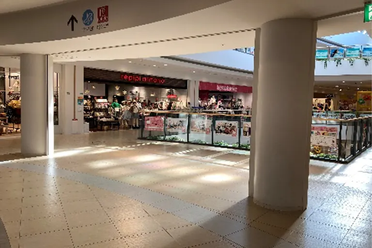 【ららぽーと横浜】2階 ノースカーブモール入口の画像3
