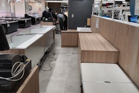 【中野マルイ】B1階 カレンダリウムF06【食物販・調理行為可能】下りエスカレーター横の好立地。什器完備。共同厨房で調理可能なので、揚げ物やお惣菜、お弁当などのポップアップに最適なスペースです。