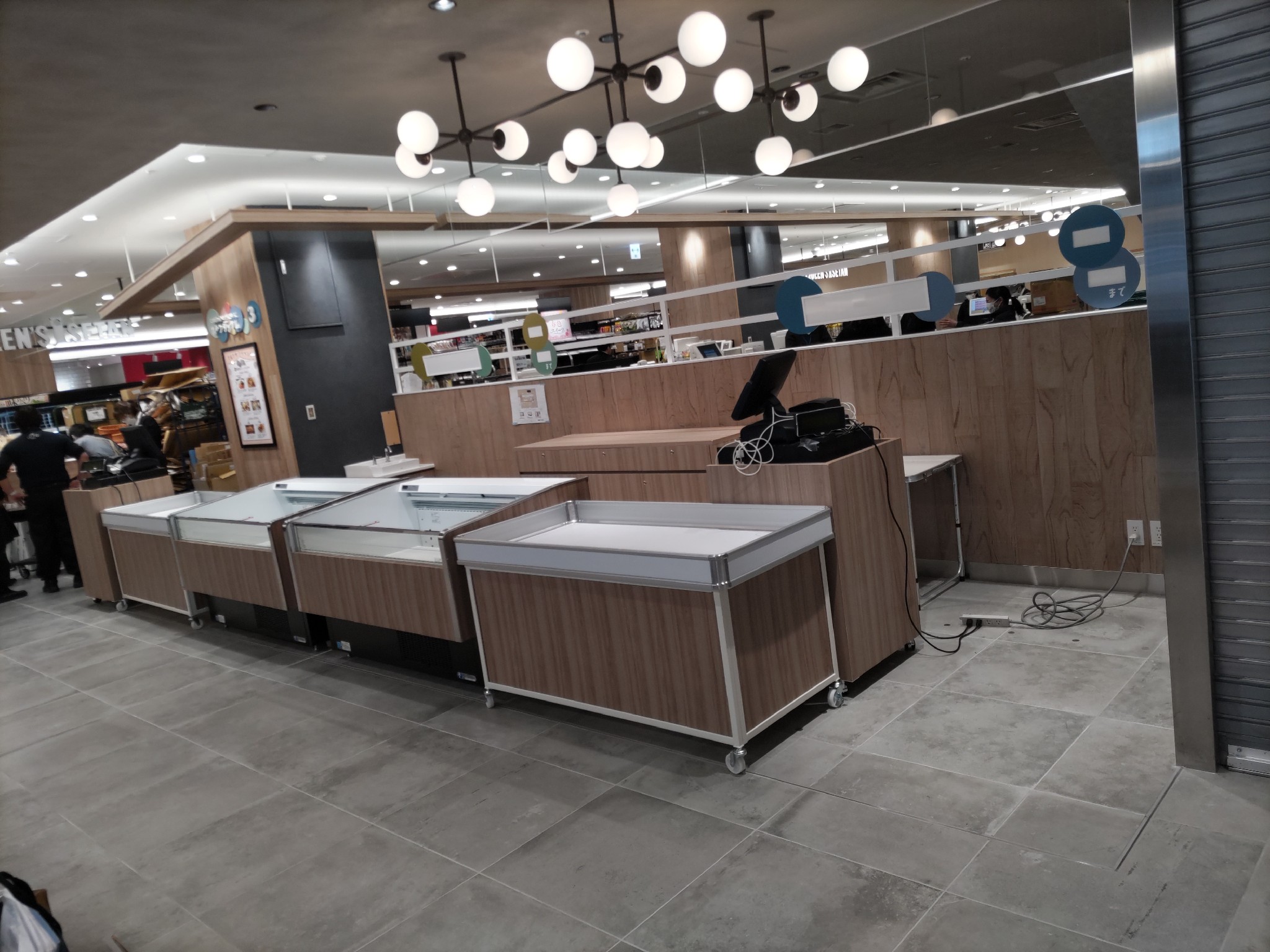 【中野マルイ】B1階 カレンダリウムF06【食物販・調理行為可能】下りエスカレーター横の好立地。什器完備。共同厨房で調理可能なので、揚げ物やお惣菜、お弁当などのポップアップに最適なスペースです。の画像7