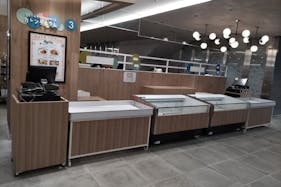 【中野マルイ】B1階 カレンダリウムF06【食物販・調理行為可能】下りエスカレーター横の好立地。什器完備。共同厨房で調理可能なので、揚げ物やお惣菜、お弁当などのポップアップに最適なスペースです。