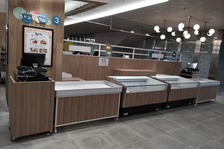 【中野マルイ】B1階 カレンダリウムF06【食物販・調理行為可能】下りエスカレーター横の好立地。什器完備。共同厨房で調理可能なので、揚げ物やお惣菜、お弁当などのポップアップに最適なスペースです。の画像6