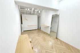 【原宿6分・ハラカド2分】小規模なアパレルやジュエリーのPopUpに適したシンプル・コンパクトな路面スペース