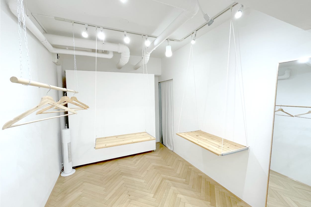【原宿6分・ハラカド2分】小規模なアパレルやジュエリーのPopUpに適したシンプル・コンパクトな路面スペース