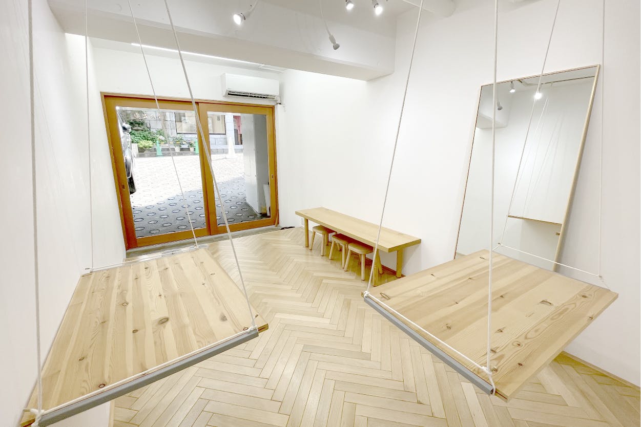【原宿6分・ハラカド2分】小規模なアパレルやジュエリーのPopUpに適したシンプル・コンパクトな路面スペース