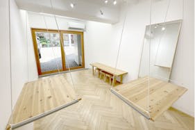 【原宿6分・ハラカド2分】小規模なアパレルやジュエリーのPopUpに適したシンプル・コンパクトな路面スペース