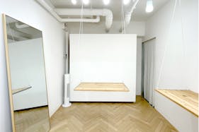 【原宿6分・ハラカド2分】小規模なアパレルやジュエリーのPopUpに適したシンプル・コンパクトな路面スペース