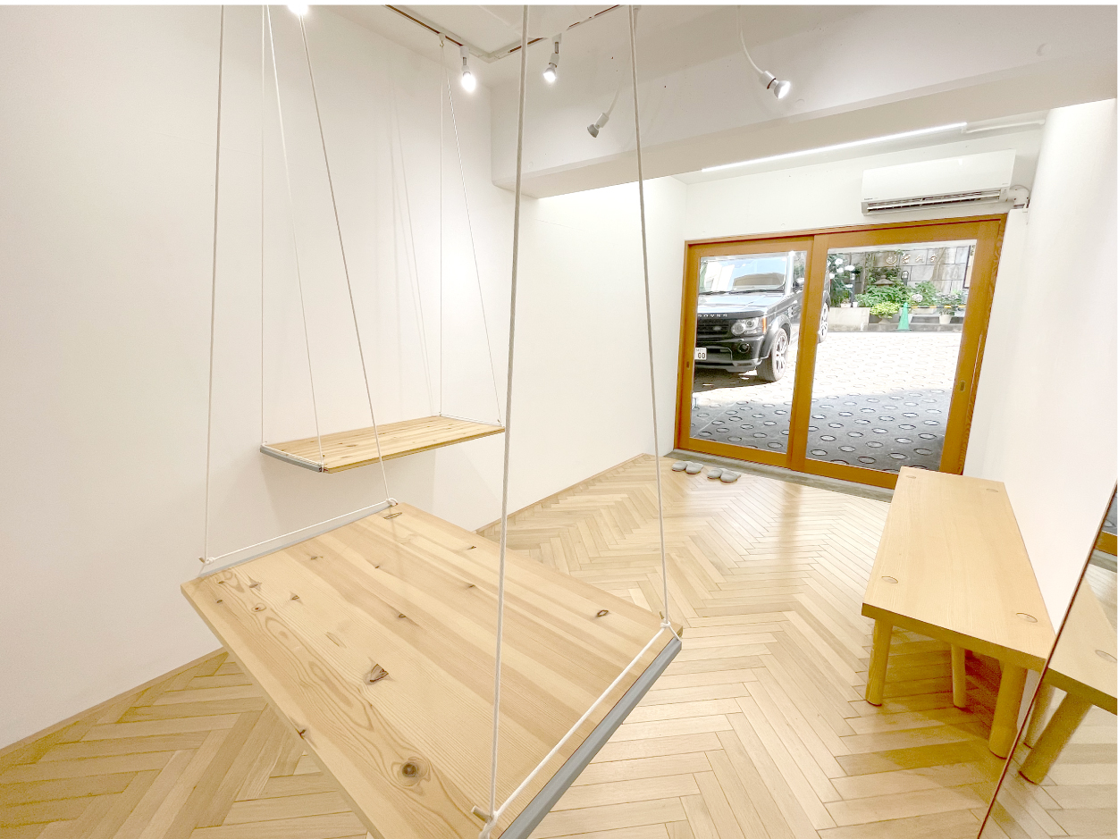 【原宿６分・ハラカド２分】小規模なアパレルやジュエリーのPopUpに適したシンプル・コンパクトな路面スペース