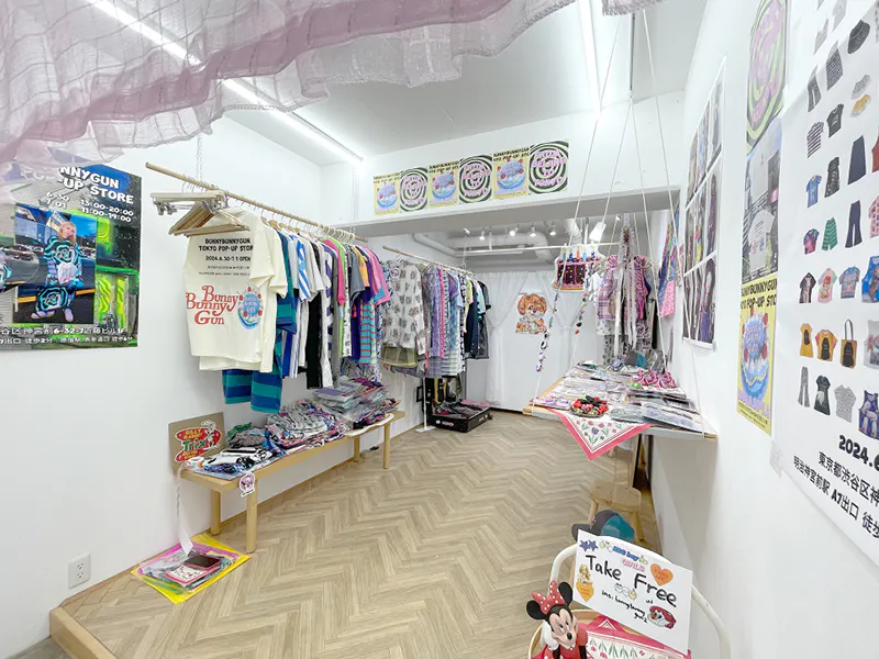 【明治神宮前〈原宿〉駅より2分】路面店(ハラカド近く)小規模なアパレルやジュエリーの展示会やポップアップに適したシンプルな空間設計