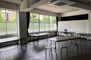 【鞍馬口駅10分】展示会やポップアップストアに最適な白を基調とした使い勝手の良いレンタルスペース