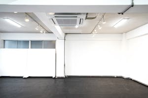 【鞍馬口駅10分】展示会やポップアップストアに最適な白を基調とした使い勝手の良いレンタルスペース