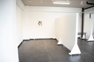 【鞍馬口駅10分】展示会やポップアップストアに最適な白を基調とした使い勝手の良いレンタルスペース