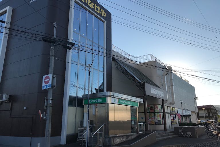 【いなげや毛呂店】各種プロモーションイベントに最適なスーパーマーケットの店内2階イベントスペース(ブックオフ横)の画像4