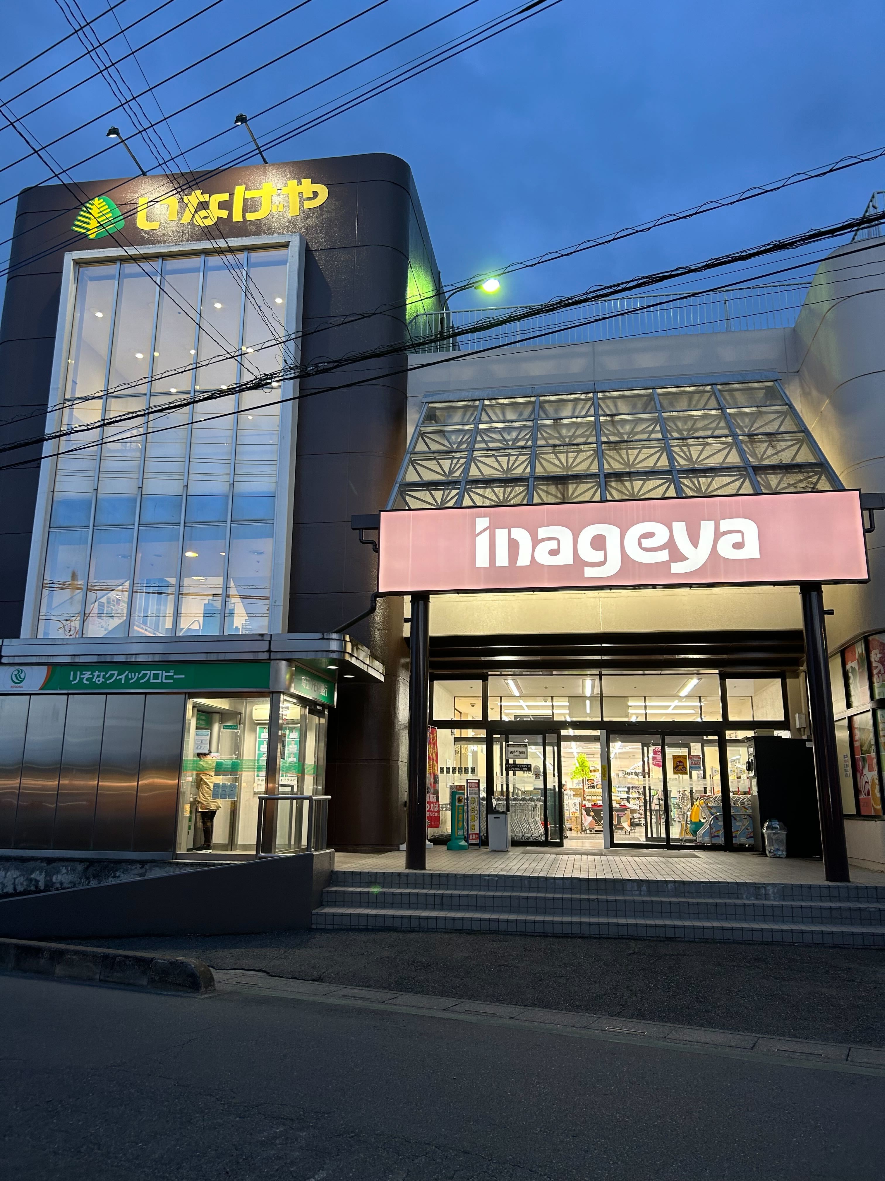 【いなげや毛呂店】各種プロモーションイベントに最適なスーパーマーケットの店内2階イベントスペース（ブックオフ横）の画像6