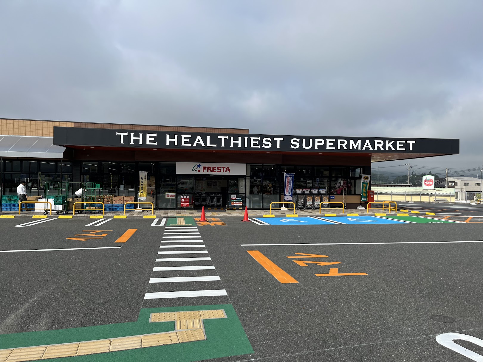 【三次オアシス店】キッチンカーに利用可能な駐車場スペース