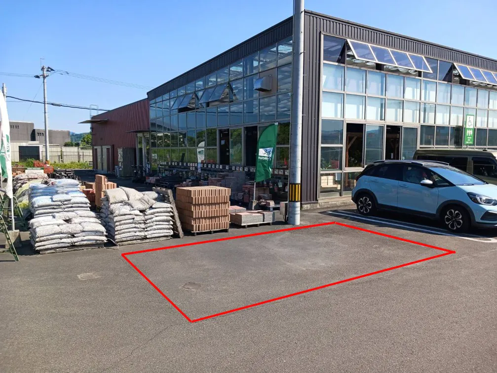 【スーパーセンターニシムタ人吉店】キッチンカーに最適なガーデン館横の駐車場スペース