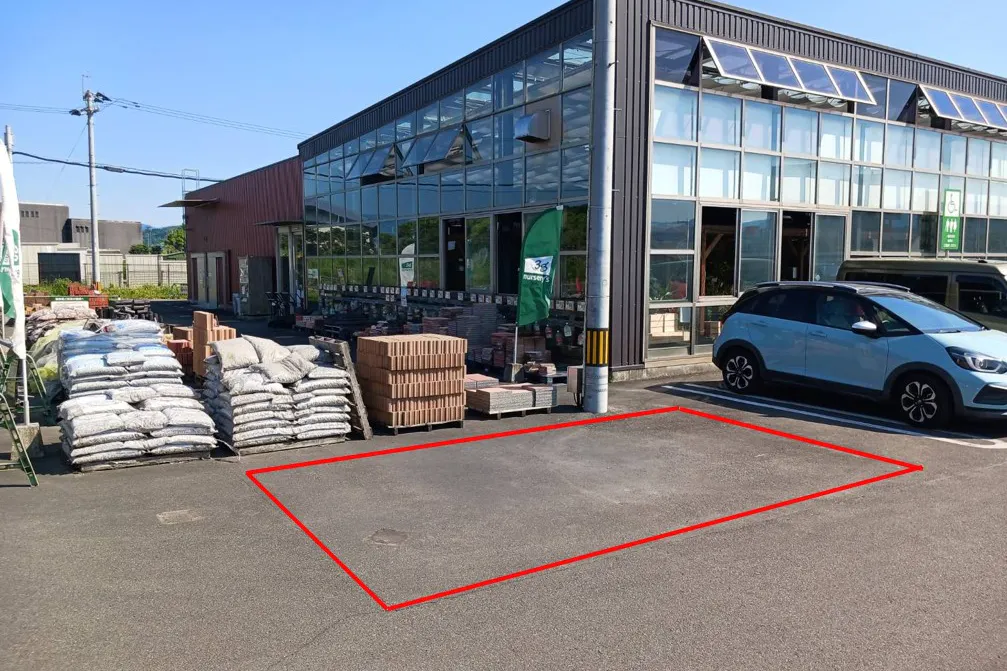 【スーパーセンターニシムタ人吉店】キッチンカーに最適なガーデン館横の駐車場スペース