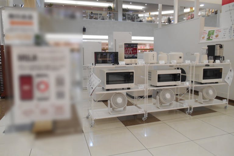 【エルミこうのすショッピングセンター/鴻巣駅直結】プロモーションや食物販に最適な駅直結ショッピングモール2階にあるエスカレーター横のイベントスペースの画像4