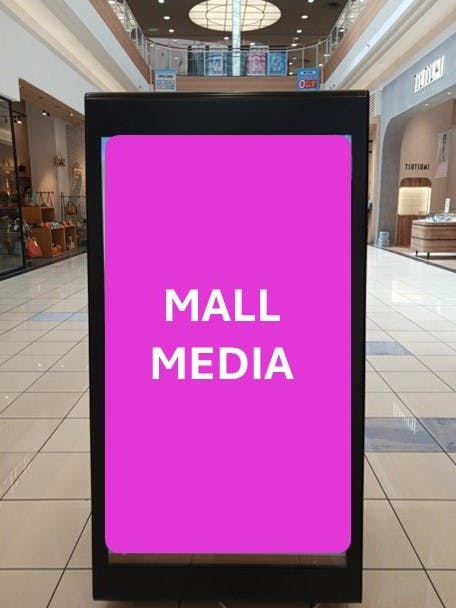 【イオンモール直方】モール内広告　デジタルサイネージ(メイン通路)の画像