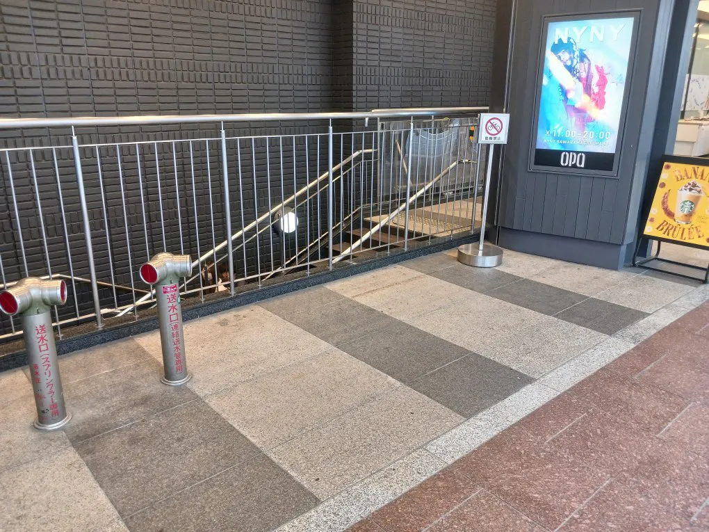 【河原町オーパ】河原町オーパ　イベントスペース　外階段前