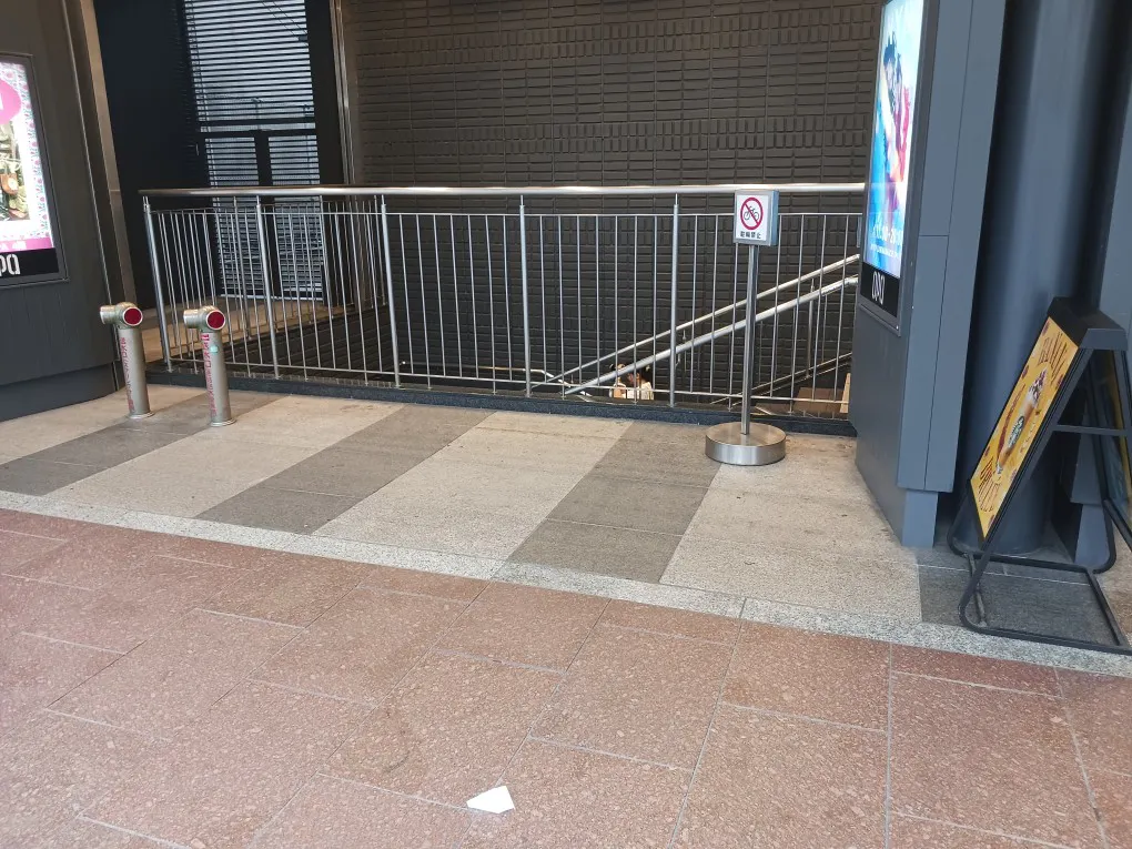 【河原町オーパ】河原町オーパ　イベントスペース　外階段前