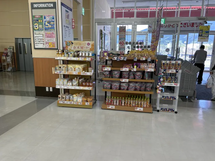 【スーパーセンターオークワ御所】プロモーションに利用可能なエレベーター横のスペース