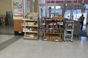 【スーパーセンターオークワ御所】プロモーションに利用可能なエレベーター横のスペース