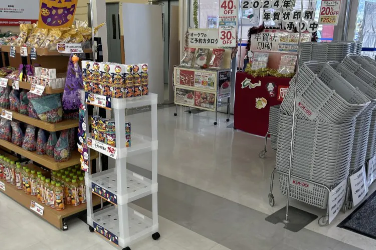 【スーパーセンターオークワ御所】プロモーションに利用可能なエレベーター横のスペース