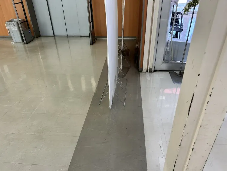 【スーパーセンターオークワ御所】プロモーションに利用可能なエレベーター横のスペース