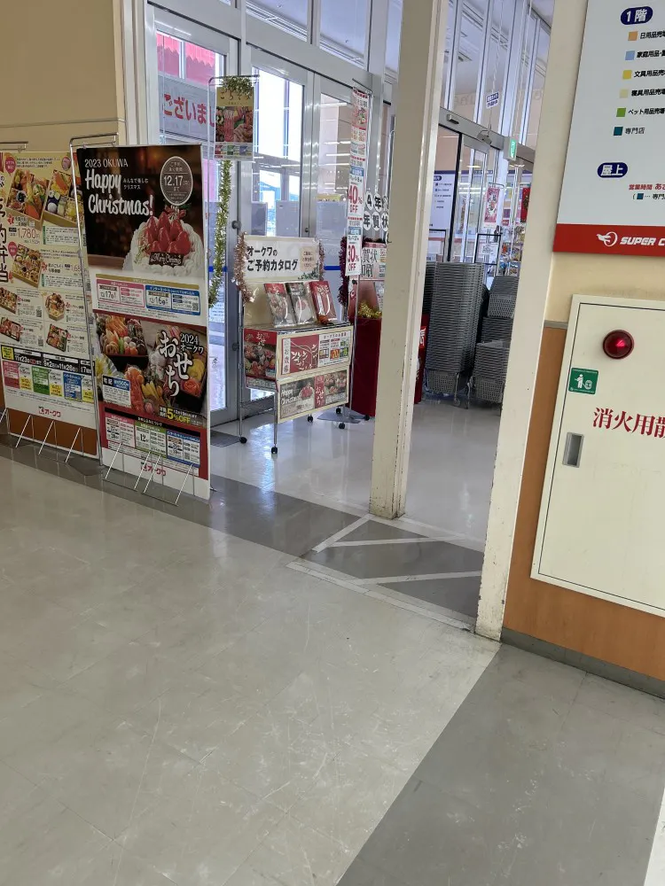 【スーパーセンターオークワ御所】プロモーションに利用可能なエレベーター横のスペース