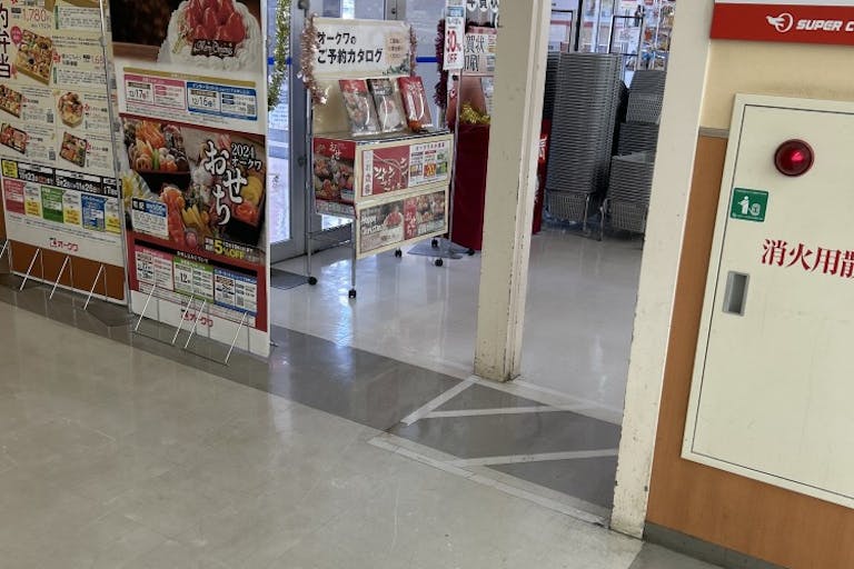 【スーパーセンターオークワ御所】プロモーションに利用可能なエレベーター横のスペースの画像1