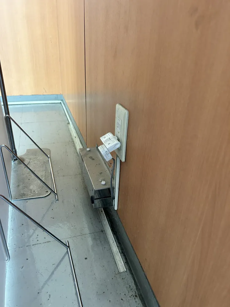 【スーパーセンターオークワ御所】プロモーションに利用可能なエレベーター横のスペース